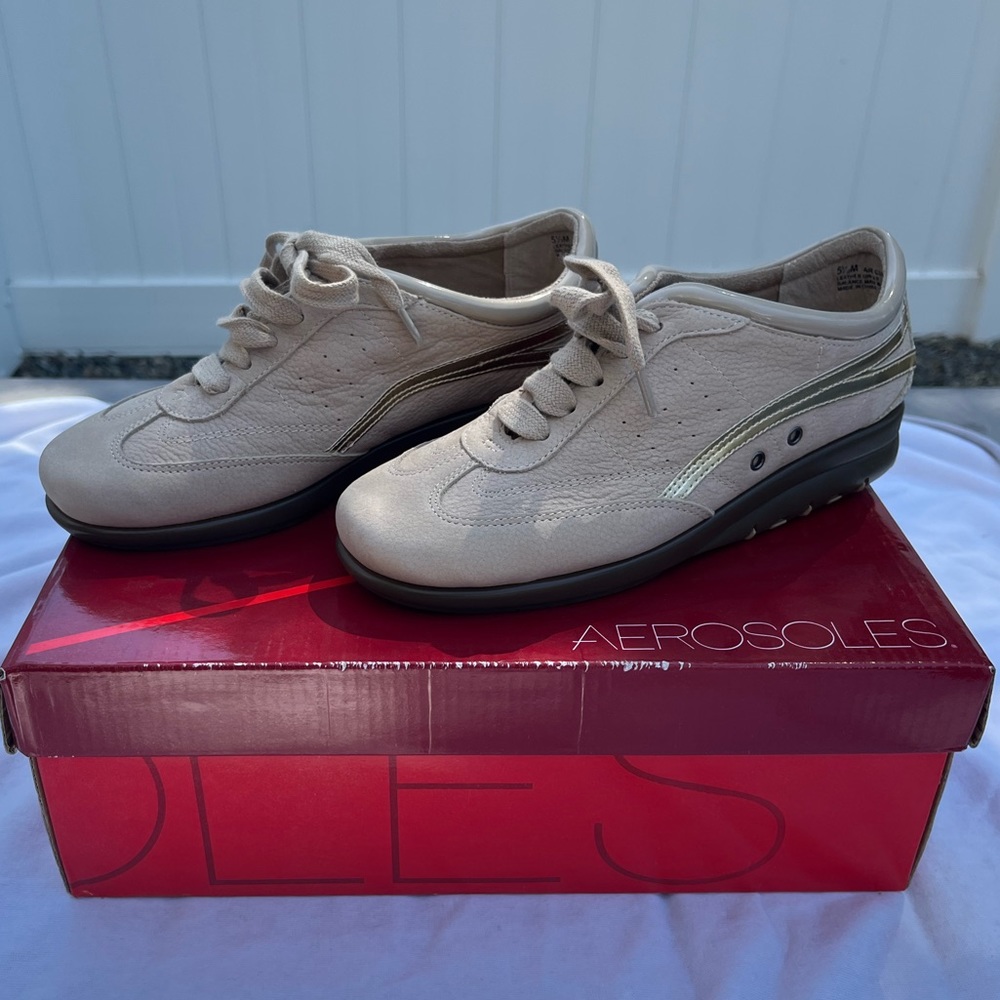 Women’s aerosoles sneakers
